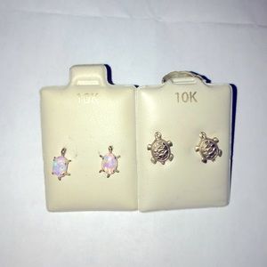 10k gold turtle earrings.